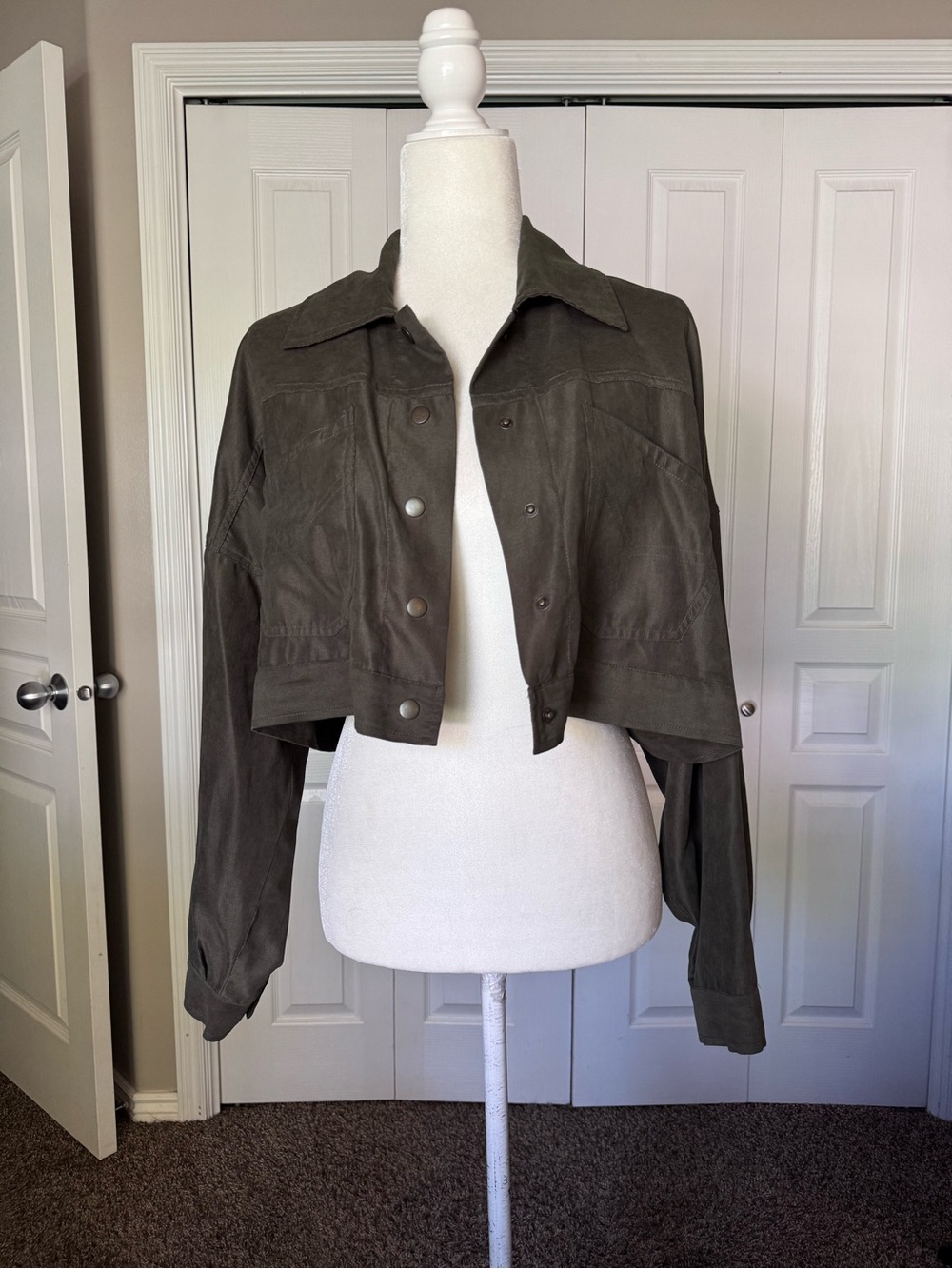 Windsor Cropped Utility Detailed Jacket size Small